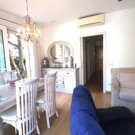 - 2 Bedrooms Young People Group Not Allowed - 0114